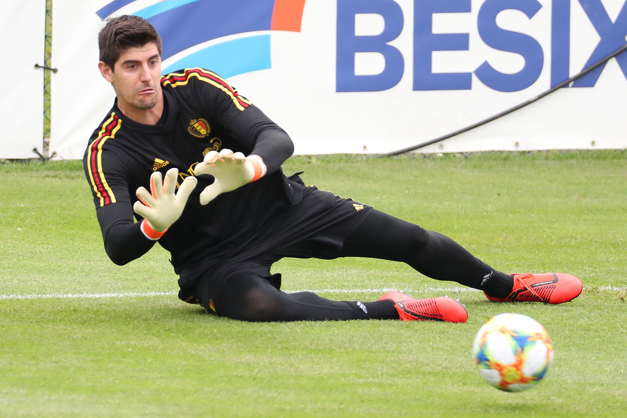 这是两队自, 时国家队, 库尔图瓦随 这是两队自, 时国家队, 库尔图瓦随